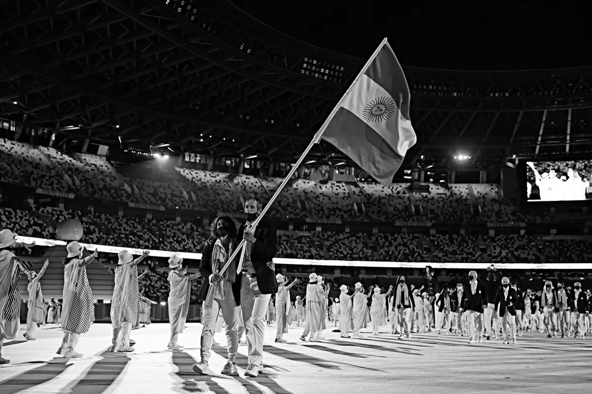 EL ORGULLO ARGENTINO. Cecilia Carranza y Santiago Lange encabezan la delegación durante la ceremonia de apertura de los juegos.