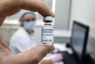 Mujeres denunciaron al gobierno por la muerte de familiares que esperaban segundas dosis de Sputnik V