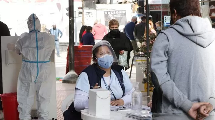 Colocan vacunas Sinopharm  en la peatonal