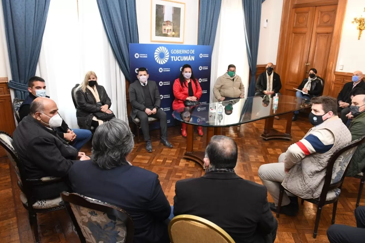 El presidente del peronismo local, Juan Manzur, recibió a dirigentes de Bella Vista que manifestaron su acompañamiento a su gestión provincial.