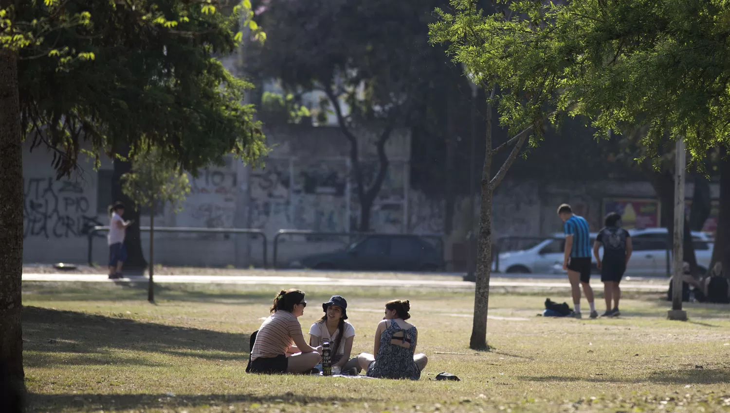 BAJO EL SOL. Las próximas jornadas estarán ideales para disfrutar de los espacios verdes de la ciudad y de la provincia.