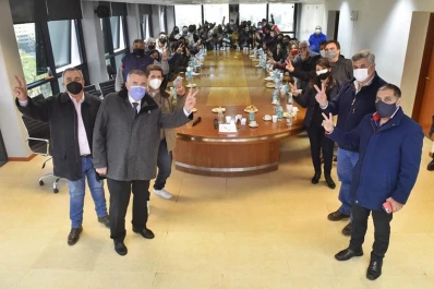 Jaldo recibió el apoyo de dirigentes de las comunas de Santa Lucía y El Manantial