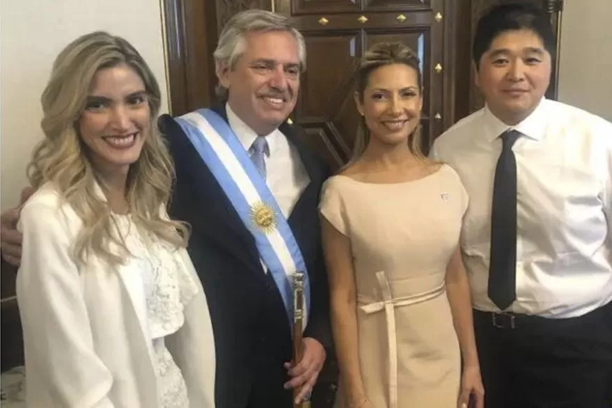 Sofía Pachi y su pareja, en la asunción de Alberto Fernández
