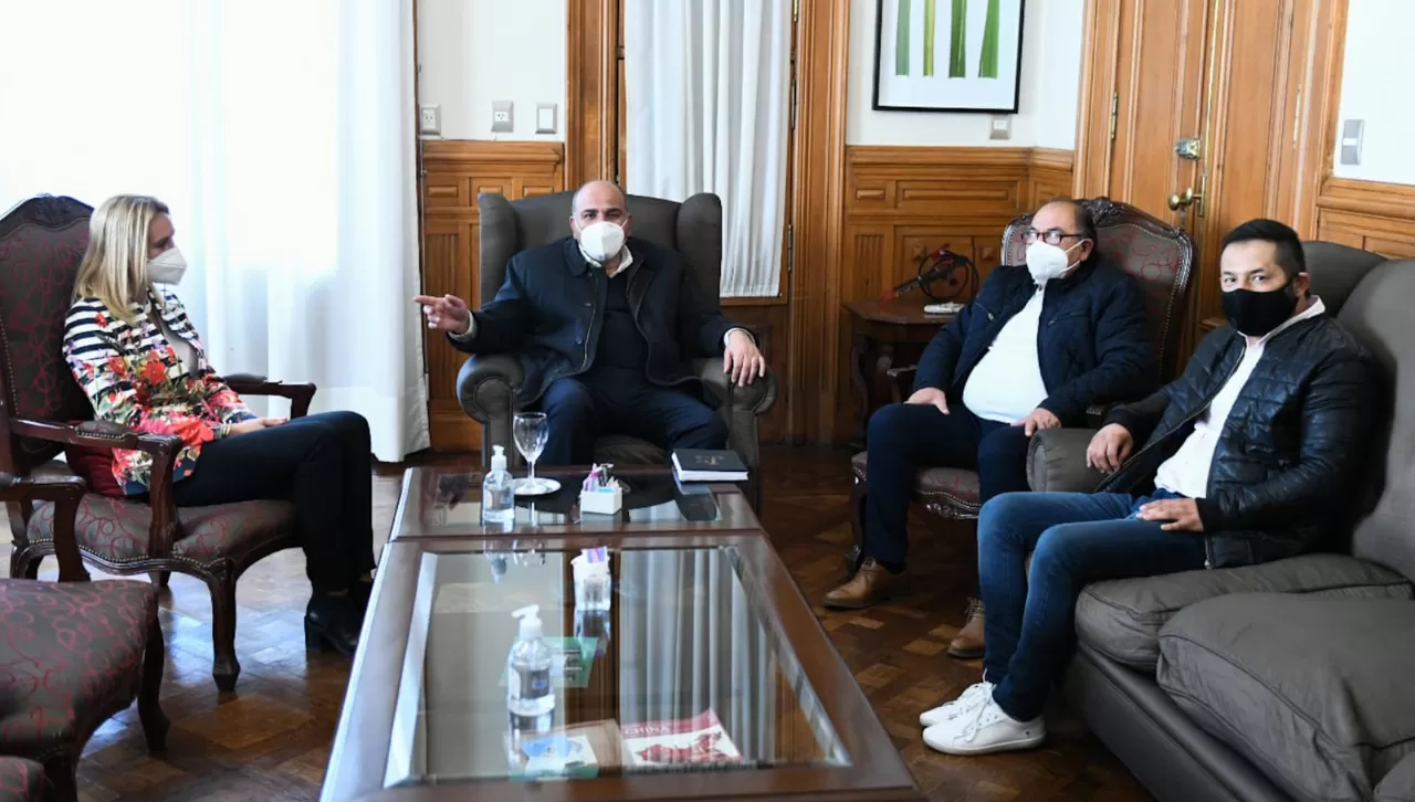 MITIN. El gobernador, Juan Manzur, se reunió con dirigentes peronistas de Yerba Buena.