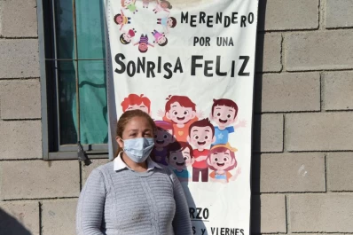 Da de comer a 170 chicos e imprime sus tareas escolares