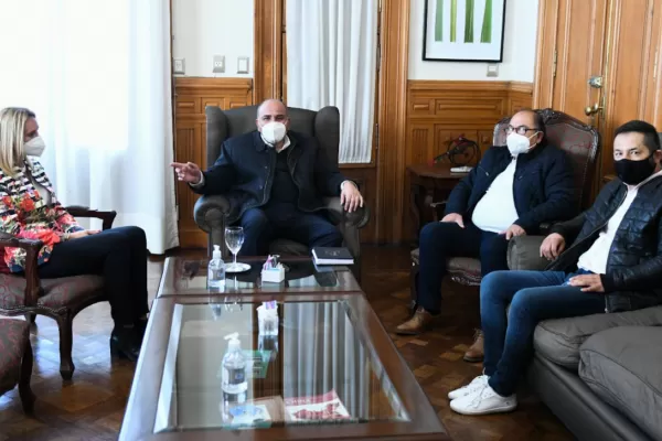 Mujeres evangélicas dieron su apoyo a Manzur y oraron por los precandidatos de su lista