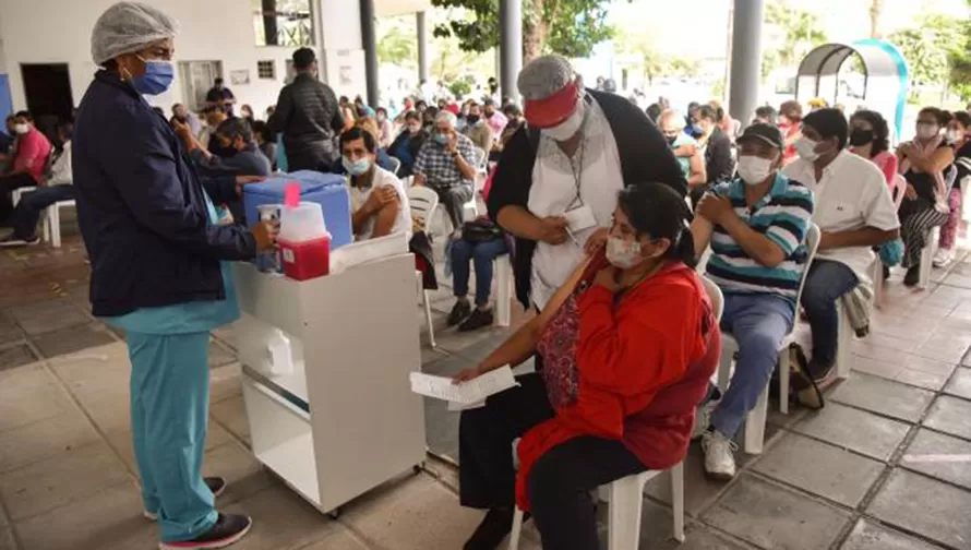 OPERATIVO. El Ministerio de Salud de la provincia armó el cronograma para la aplicación de la segunda dosis.