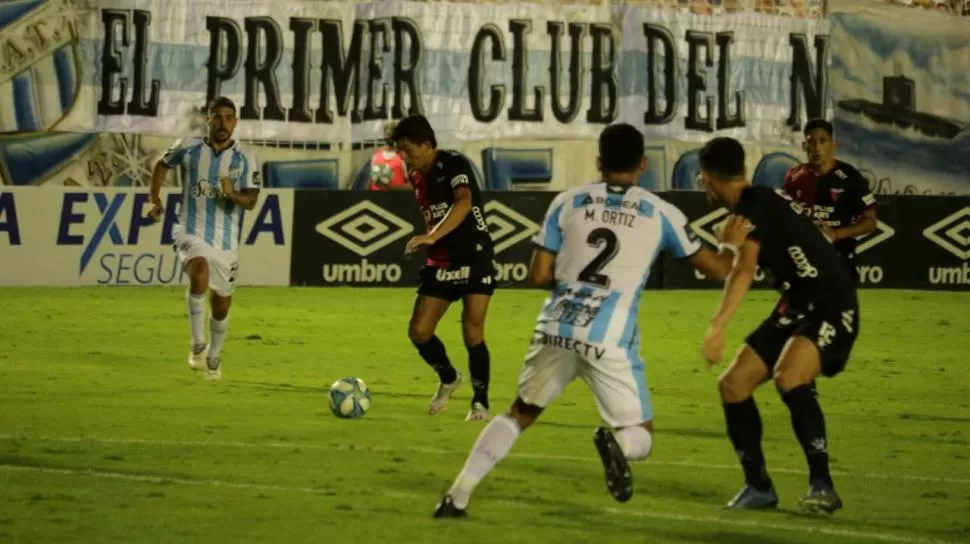 ¿CÓMO SE REENCONTRARÁ CON SU CLUB? Luis Rodríguez, que en enero visitó el Monumental jugando para Colón, ahora lo recibirá en La Plata jugando para Gimnasia. ¿Qué pasará el domingo en El Bosque? Twitter @colonoficial
