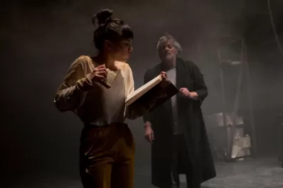 Un Minotauro en Barrio Sur que quiere huir de la soledad