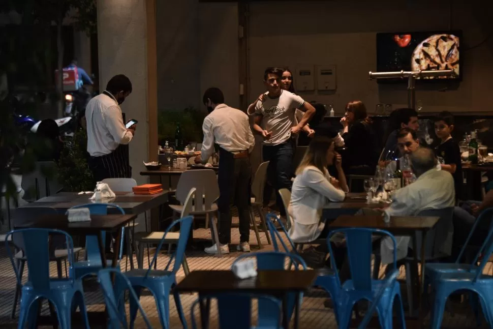 NOCTURNIDAD. Los bares seguirán trabajando como hasta ahora. 
