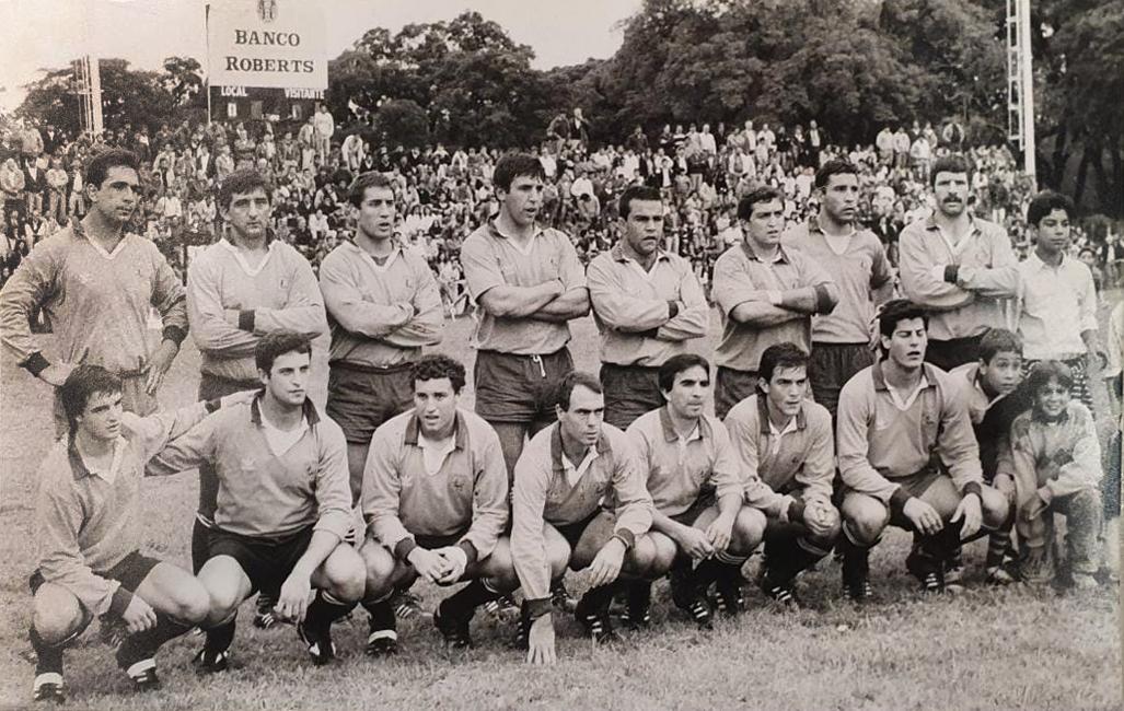 EQUIPAZO. Tucumán tras consagrarse en el Centro de la República 1993, con nombres de la talla del “Tumba” Molina, Le Fort, Garretón, Santamarina y Merlo. 