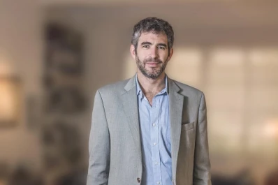 “La pandemia afecta la vida, pero la política sigue su curso”