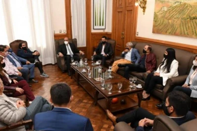 Legisladores manzuristas fueron a la Justicia para que Jaldo les restituya los contratados