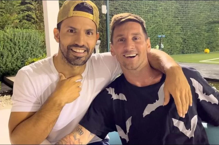 AMIGOS. Agüero y Messi durante la cena de ayer en la casa española de “Leo”. @kunaguero 