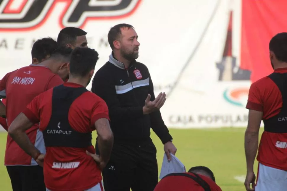 MUCHA CHARLA. Durante la última semana, De Muner habló con sus jugadores intentando que recobren su mejor versión. prensa casm