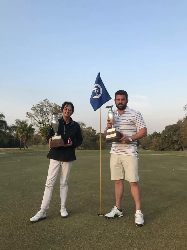 CAMPEONES. María Carmen Bruchmann y el “Gato” Zarlenga, justos ganadores. Fotos gentileza Pedro Caram 