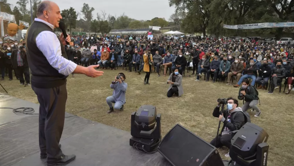 EN MODO IRÓNICO. El gobernador, Juan Manzur, dijo que los dirigentes del jaldismo 