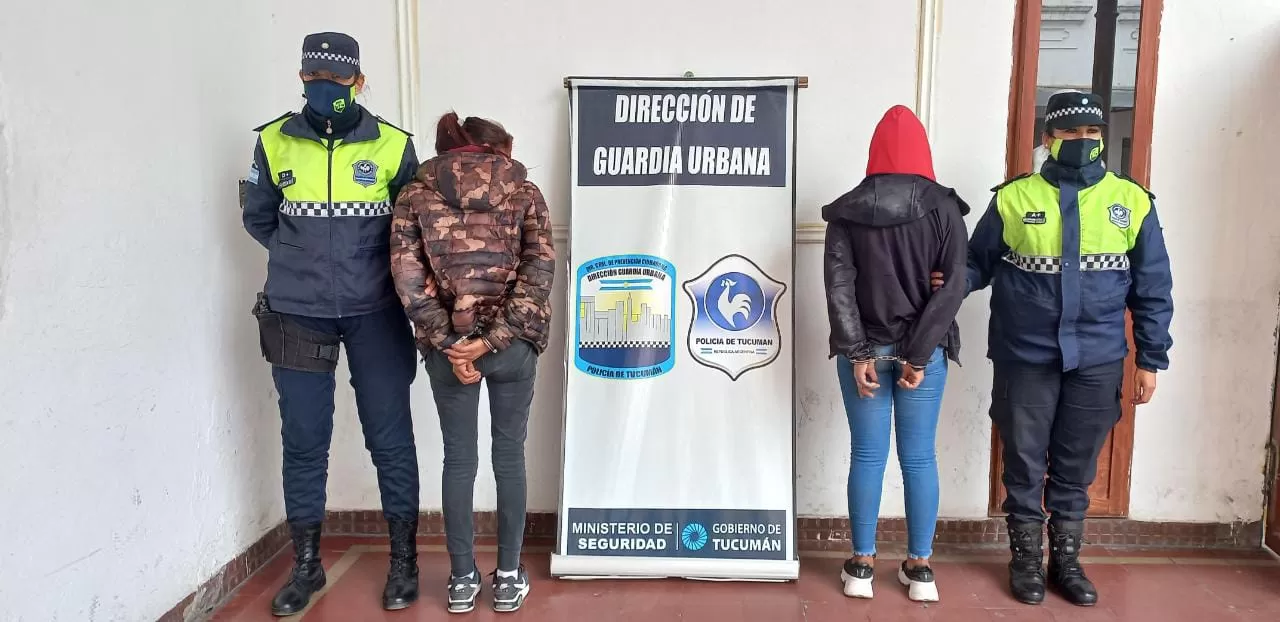 Detuvieron a dos mujeres por intentar robar ocho pares de pantuflas