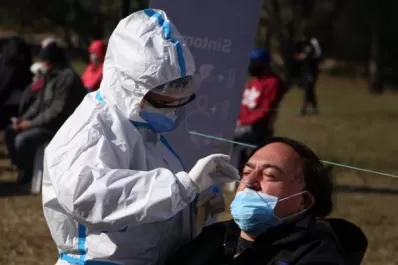 Tucumán inicia el martes con 527 nuevos casos y nueve muertes por covid-19