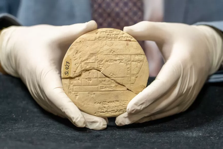 Tabla de arcilla babilónica de 3700 años de antigüedad. Foto: Universidad de Nueva Gales del Sur