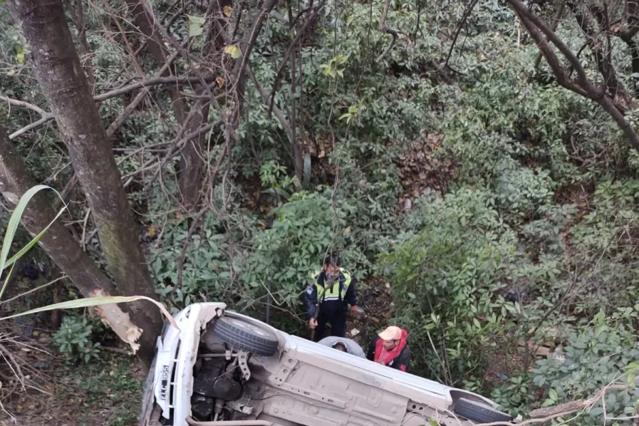 FUERA DE GRAVEDAD. El conductor sufrió politraumatismos.