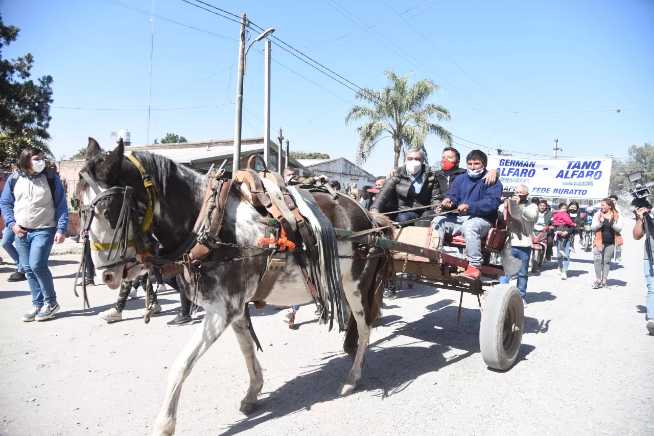 Germán Alfaro, en su recorrido por el interior de la provincia. 