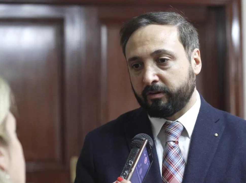 MÁS DIÁLOGO. El secretario de Participación Ciudadana, José Farhat, recomendó explicar los temas a los chicos. Msptucuman.gov.ar