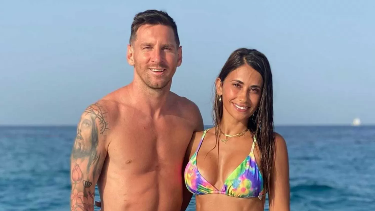 UNIDOS. Lio Messi y Anto Roccuzzo, en sus recientes vacaciones tras la Copa América en Brasil. Foto de Instagram