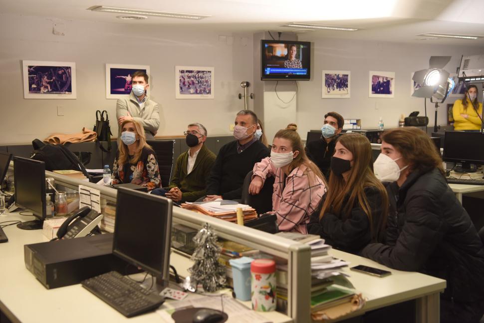 CON “TITO”. Un grupo de familiares y dirigentes políticos. 