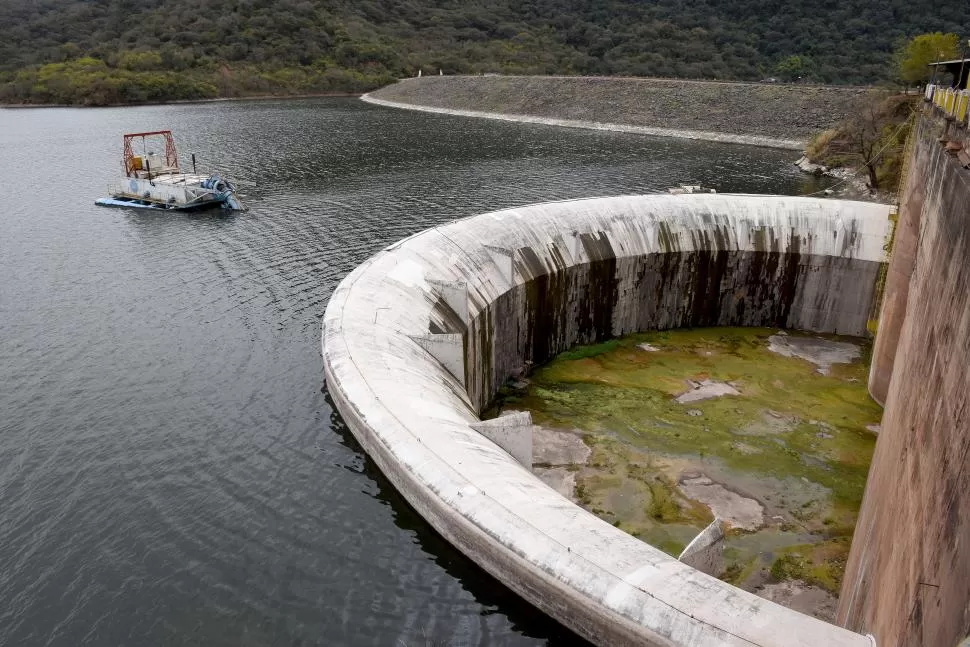 HASTA EL TOPE. El embalse está lleno, en previsión de emergencias. la gaceta / Foto de José Nuno