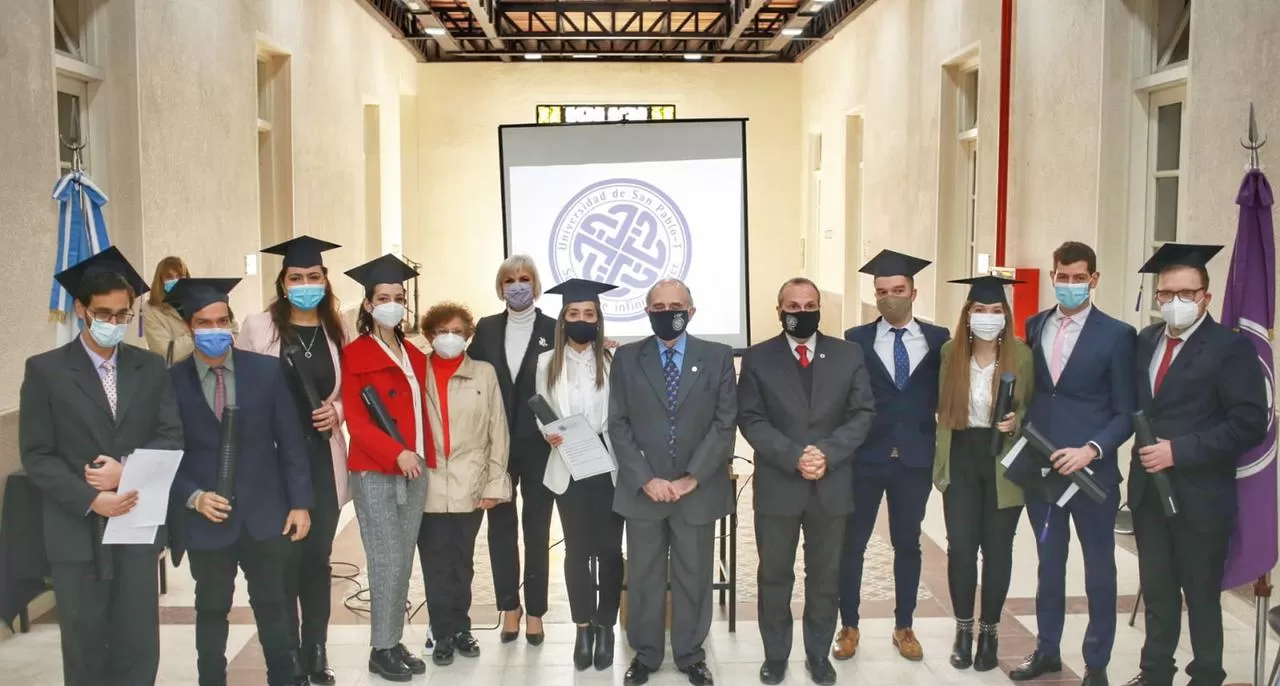 Nueve médicos egresados de la USP-T se suman a la lucha contra la pandemia