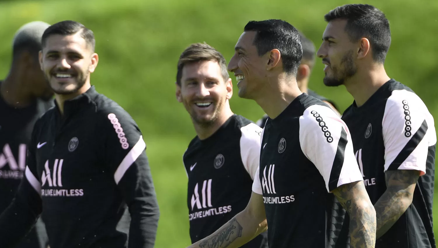 EL MISMO IDIOMA. Icardi, Messi, Di María y Paredes, durante un pasaje del entrenamiento de PSG.