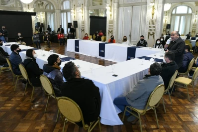 Con referentes de Banda del Río Salí, Manzur analizó el avance de obras