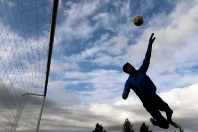 El tucumano Lastra volvió a dar positivo por covid-19 y hay alarma en Boca