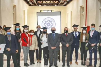 Nueve médicos egresados de la USP-T se suman a la lucha contra la pandemia