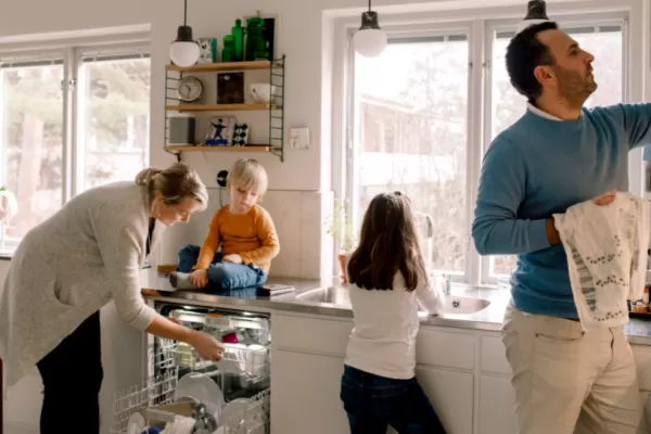 Con las dos dosis de la vacuna se reduce la posibilidad de contagio aún entre convivientes