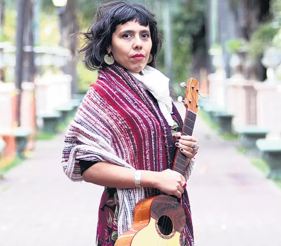 SIEMPRE VUELVE. La bonaerense Soema Montenegro dio uno de sus primeros shows solista en Tucumán.   