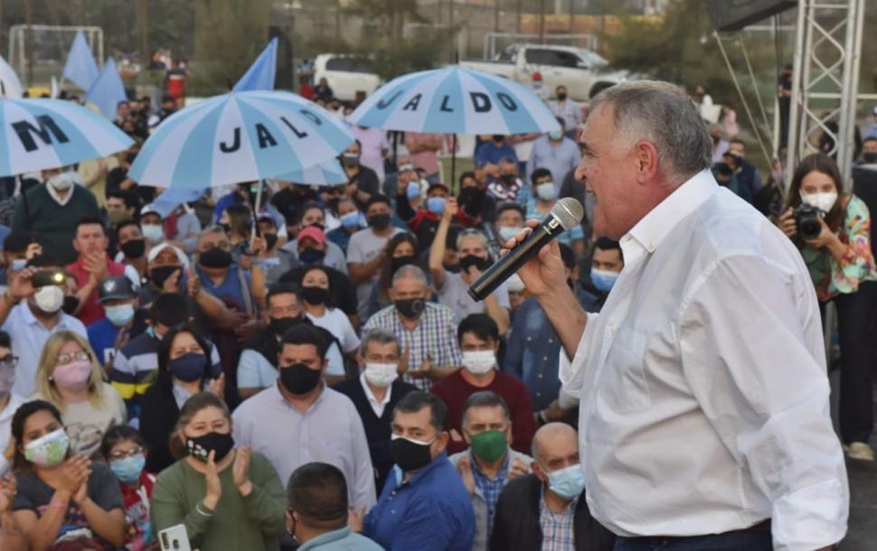 ARENGANDO A SU TROPA. El vicegobernador Jaldo brinda un discurso. Archivo