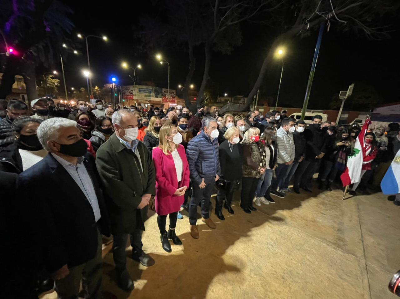 CON VECINOS Y PRECANDIDATOS. Alfaro, en un acto con un importante número de asistentes. Foto: Prensa Municipalidad de SMT