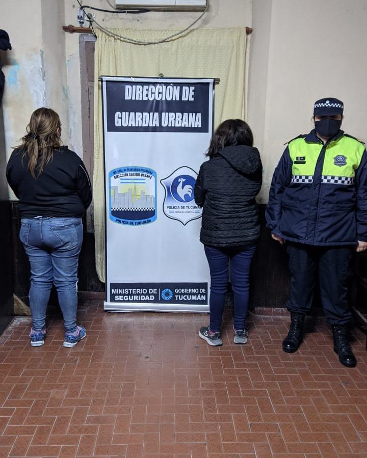 Detienen a cuatro mecheras y un punga en el microcentro