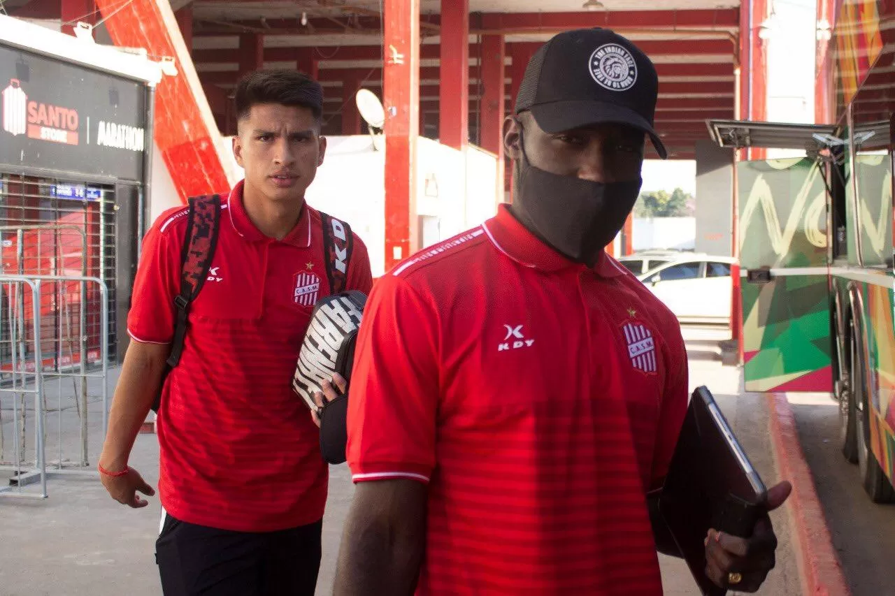 AFECTADO POR EL VIRUS. Sinisterra tendrá que permanecer en aislamiento y supervisión médica. Foto de Twitter @casmoficial (Archivo)