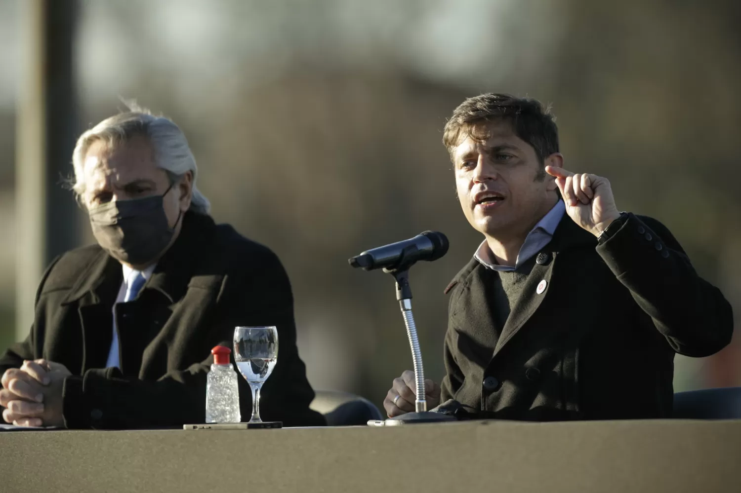 PERONISTA. Axel Kicillof, gobernador de provincia de Buenos Aires, en un acto junto al Presidente. Foto de Twitter @Kicillofok