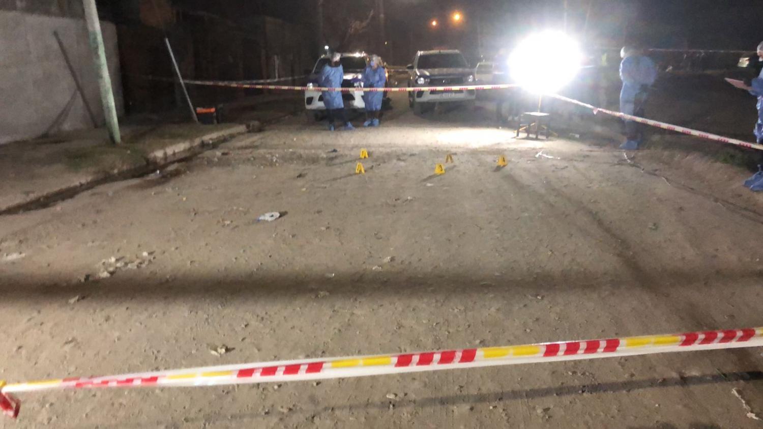 Un joven fue asesinado y dos personas resultaron heridas durante un tiroteo en sur de la capital