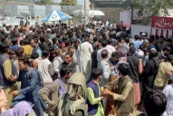 Afganistán: al menos cinco muertos en el aeropuerto de Kabul tras intentar escapar del avance talibán