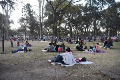 Sol, juegos y risas en el parque Avellaneda