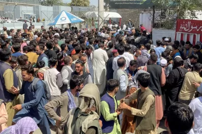 Afganistán: al menos cinco muertos en el aeropuerto de Kabul tras intentar escapar del avance talibán