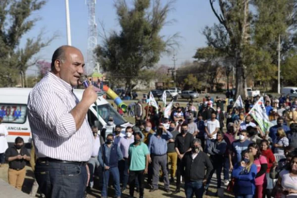 El manzurismo entregó ambulancias por pueblos del interior