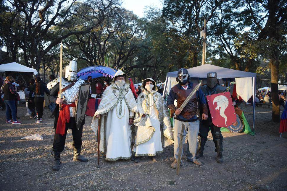 VIKINGOS. Luis Coronel junto a sus comañeros busca promover la cultura medieval a través acciones recreativas.   