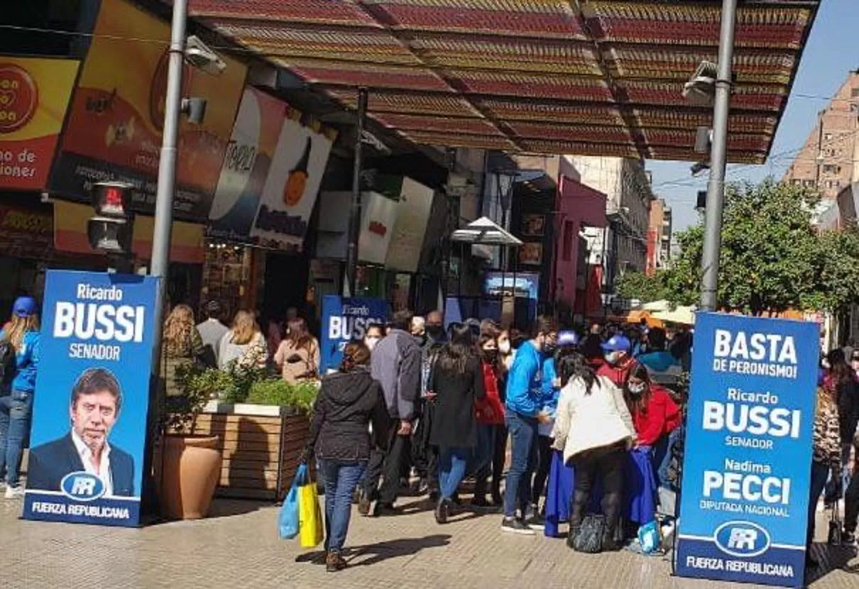 ACTIVIDAD EN LA PEATONAL. Bussi encabezó el evento este fin de semana. Foto: Prensa FR