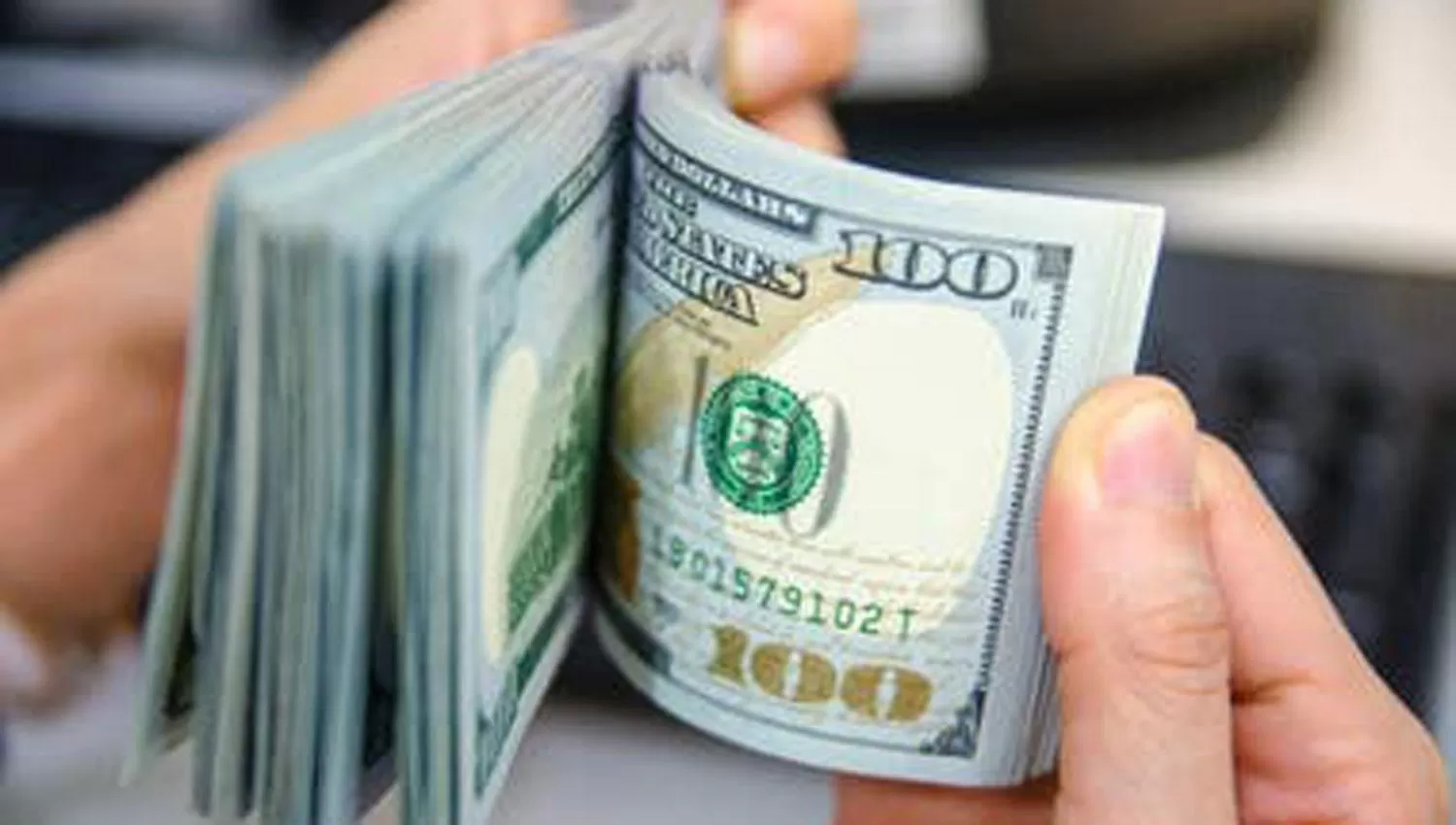 El dólar blue comienza la semana con una nueva suba